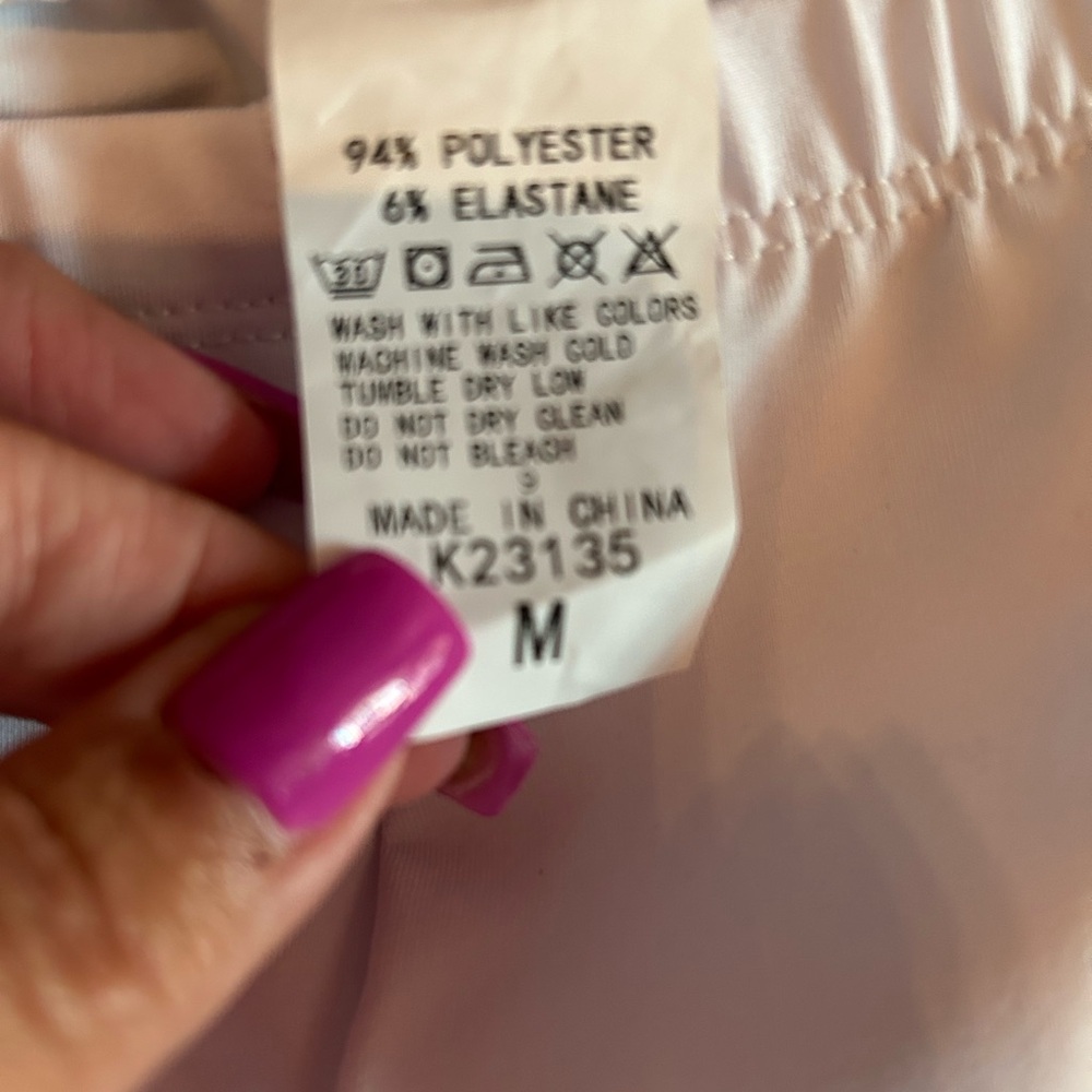 NWT White Capri Leggings with Lace accents - Picture 4 of 4